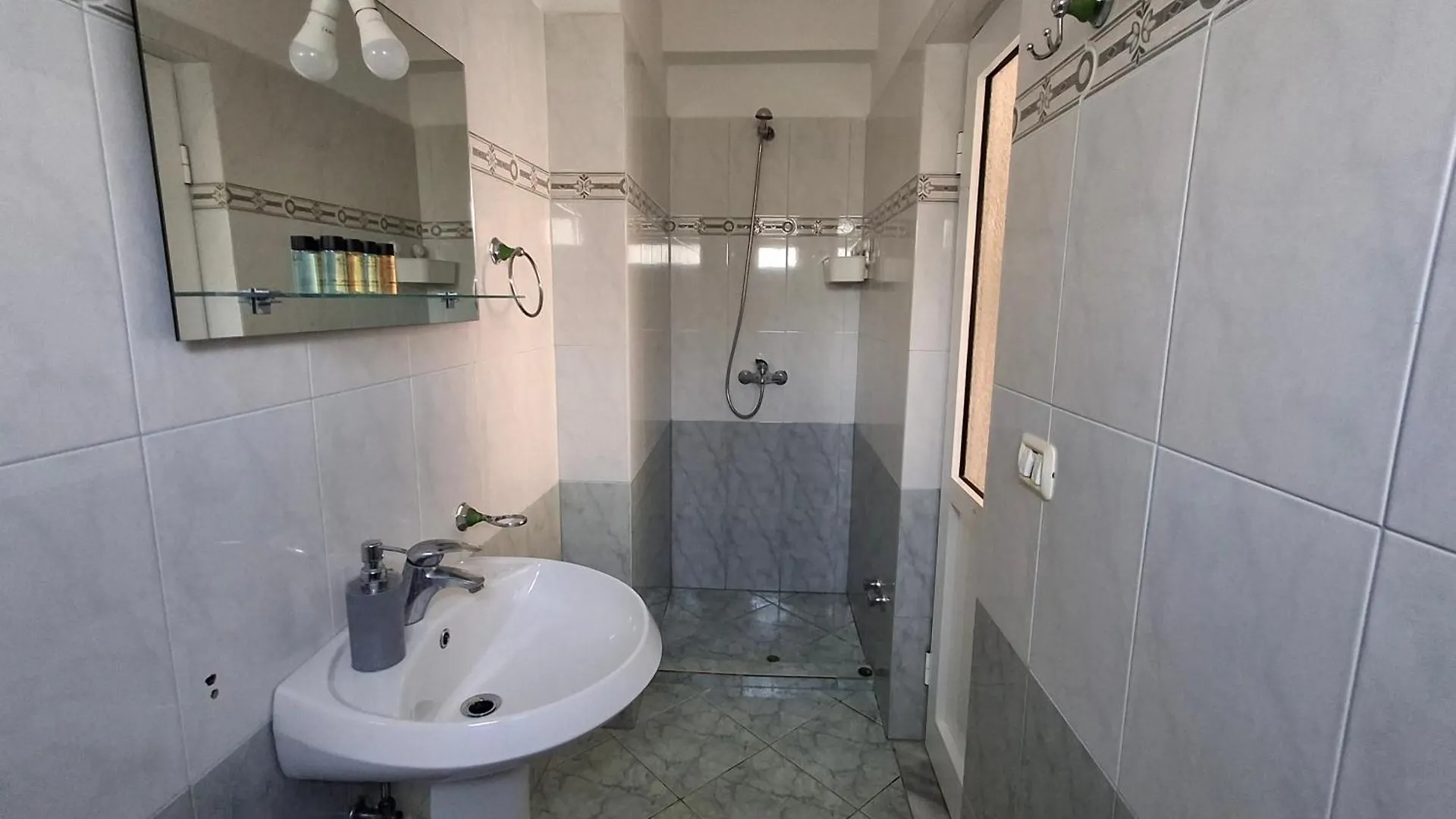 Meto Rooms Sarandë 0*,  Albania